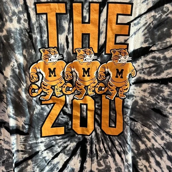 American Eagle Outfitters Black and White Graphic Tee - Picture 2 of 8